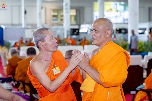 ภาพ No.235919:วันที่ 3 สิงหาคม พ.ศ. 2568 ภาพบรรยากาศ การต้อนรับปฎิสันถาร ของคณะสงฆ์ ในวันสมาธิโลก พิธีถวายมหาสังฆทาน 2,000 กว่าวัด ณ วัดพระธรรมกาย