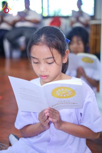 ภาพ No.180138:กิจกรรมวันรวมพลังเด็กดี V-Star ผู้นำฟื้นฟูศีลธรรมโลก ประจำปีพุทธศักราช 2567 จังหวัดสุโขทัย เพื่อรวมพลังสร้างความดี นั่งสมาธิภาวนาถวายเป็นพุทธบูชา และเพื่อส่งเสริมการเรียนรู้พระพุทธศาสนา วันที่ 3 ธันวาคม พ.ศ. 2567