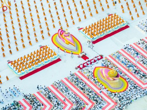 ภาพ No.192943:พิธีตักบาตรพระธรรมยาตรา ณ อนุสรณ์สถานคลองบางนางแท่น อ.สามพราน จ.นครปฐม ในโครงการธรรมยาตรา กตัญญูบูชา มหาปูชนียาจารย์ พระมงคลเทพมุนี(สด จนฺทสโร) พระผู้ปราบมาร อนุสรณ์สถาน 7 แห่ง ปีที่ 13 วันที่ 11 มกราคม พ.ศ.2568