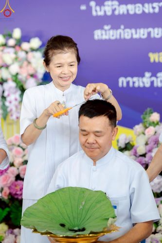 ภาพ No.223134:วันที่ 2 -10 พฤษภาคม พ.ศ. 2568 พิธีตัดปอยผม ปลงผม พิธีขอขมาลาอุปสมบทอุทิศชีวิต ของอุบาสก พิสิทธิ์ หมื่นแกล้ว  ณ วัดพระธรรมกาย