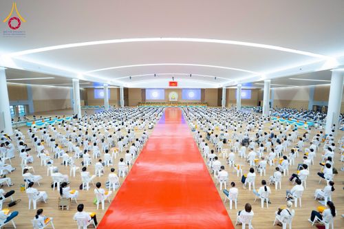 ภาพ No.270588:วันอาทิตย์ที่ 16 พฤศจิกายน พ.ศ. 2568 ถวายกองทุนโครงการอุปสมบทหมู่ 3,000 รูปทั่วไทย  รุ่นบูชาธรรมมหาปูชนียาจารย์ ณ ห้องแก้วสารพัดนึก 2 สภาธรรมกายสากล วัดพระธรรมกาย