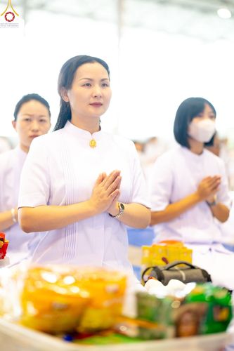 ภาพ No.89433:พิธีตักบาตร ข้าวสารอาหารแห้ง พิธีบูชาข้าวพระ และพิธีจุดเทียนใจ ไฟนิรันดร์  อนันตชัย ณ สภาธรรมกายสากล วัดพระธรรมกาย วันอาทิตย์ที่ 1 ตุลาคม พ.ศ. 2566