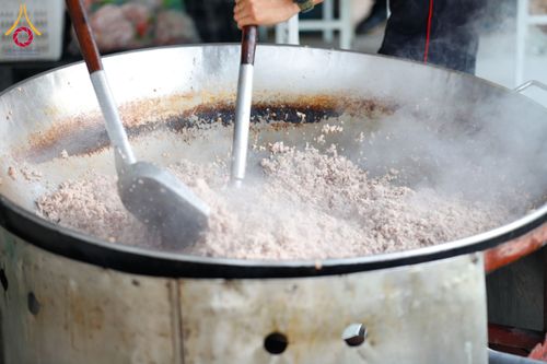 ภาพ No.128130:พิธีถวายภัตตาหารเป็นสังฆทาน แด่คณะพระธรรมยาตราฯ ในโครงการธรรมยาตราอัญเชิญพระบรมสารีริกธาตุ  ประดิษฐาน ณ มหารัตนเจดีย์สิริปทุมสวรรค์ อ.บางกล่ำ จ.สงขลา วันที่ 10 มีนาคม พ.ศ. 2567