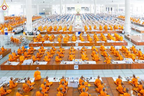 พิธีถวายภัตตาหารเมนูสวรรค์ "เพื่อการบรรลุธรรม" เนื่องในวันลอยกระทง (ขึ้น 15 ค่ำ เดือน 12) วันศุกร์ที่ 15 พฤศจิกายน พ.ศ. 2567 ณ หอฉันคุณยายอาจารย์ฯ วัดพระธรรมกาย