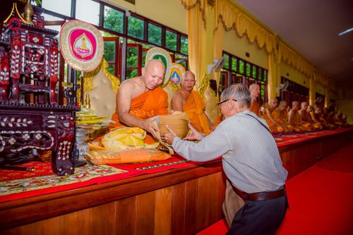 ภาพ No.177202:พิธีทอดกฐิน ณ วัดตรีมิตรประดิษฐาราม ต.รางหวาย อ.พนมทวน จ.กาญจนบุรี ในโครงการทอดกฐินสามัคคีทั่วไทย 30,000 วัด บูชาธรรม 80 ปี หลวงพ่อธัมมชโย โดยคณะศิษยานุศิษย์วัดพระธรรมกาย วันที่ 15 พฤศจิกายน พ.ศ. 2567