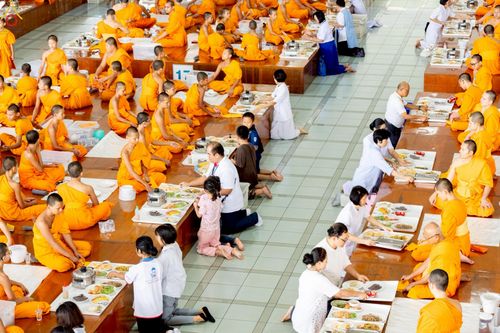 ภาพ No.246988:วันที่ 20 กันยายน พ.ศ. 2568 พิธีถวายเมนูสวรรค์เพื่อการบรรลุธรรม ณ หอฉันคุณยายอาจารย์ฯ วัดพระธรรมกาย