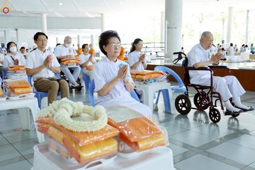 ภาพ No.237940:วันเสาร์ที่ 9 สิงหาคม พ.ศ. 2568 (วันพระ ขึ้น 15 ค่ำ เดือน 9) พิธีบุพเปตพลี ครั้งที่ 168 ร่วมอุทิศบุญแด่หมู่ญาติที่ล่วงลับไปแล้ว และสืบทอดอายุพระพุทธศาสนา ณ หอฉันคุณยายอาจารย์ฯ วัดพระธรรมกาย