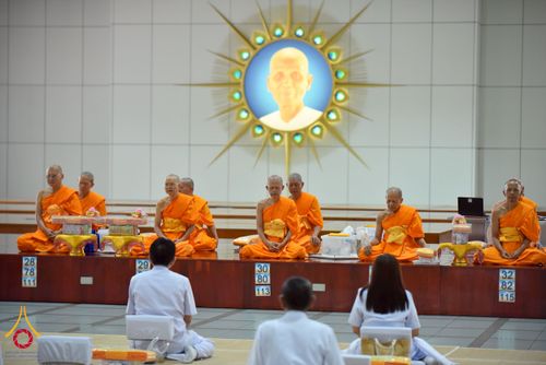 ภาพ No.267546:วันที่ 7 พฤศจิกายน พ.ศ. 2568 พสกนิกรอำเภอคลองหลวง รวมใจบำเพ็ญกุศลปัณรสมวาร (15 วัน) อุทิศถวายเป็นพระราชกุศลแด่ “สมเด็จพระพันปีหลวง” ณ วัดพระธรรมกาย