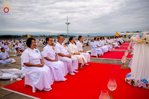 ภาพ No.266088:วันพุธที่ 5 พฤศจิกายน พ.ศ. 2568 (วันพระ ขึ้น 15 ค่ำ เดือน 12) พิธีจุดประทีปโคมลาน, โคมลอย และลอยกระทง ถวายประทีปเป็นพุทธบูชา สร้างความสว่างไสวให้กับแผ่นดินด้วยแสงธรรม ณ พุทธอุทยานนานาชาติ จังหวัดหนองคาย