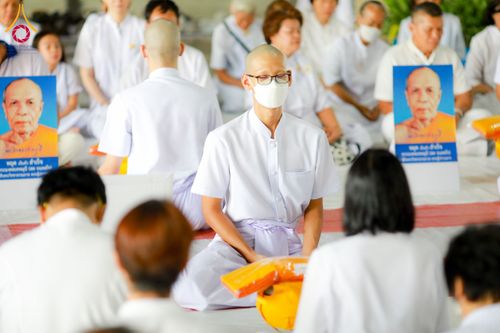 ภาพ No.62716:พิธีขอขมามอบผ้าไตร ในโครงการอุปสมบทหมู่ บูชาธรรมหลวงพ่อธัมมชโย พ.ศ.2567  โครงการอุปสมบทหมู่ธรรมทายาท ระดับอุดมศึกษา รุ่นที่51 (ภาคฤดูร้อน) โครงการบวชพระนานาชาติ AEC และ WAB รุ่นผู้บริหาร(รุ่นที่2) ณ ลานธรรม พระมหาธรรมกายเจดีย์ วันที่ 13 เมษายน พ.ศ. 2567