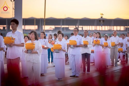 ภาพ No.276595:วันเสาร์ที่ 6 ธันวาคม  พ.ศ. 2568 พิธีเวียนประทักษิณและพิธีวันทาเจดีย์ โครงการอุปสมบทบูชาธรรมมหาปูชนียาจารย์ ประจำปี พ.ศ.2568 โครงการบวชพระนานาชาติ AEC และ WAB รุ่น CEO (นักบริหาร) รุ่นที่ 5 ณ มหาธรรมกายเจดีย์ วัดพระธรรมกาย