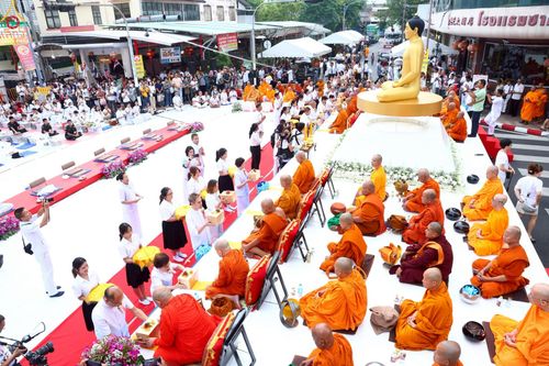 ภาพ No.236914:วันอาทิตย์ที่ 10 สิงหาคม พ.ศ. 2568 มหาสังฆทานครั้งยิ่งใหญ่ ตักบาตรพระ 10,000 รูป ถ.นิพัทธ์อุทิศ 3 ใจกลางนครหาดใหญ่ จ.สงขลา