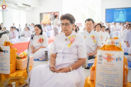 ภาพ No.169622:พิธีทอดกฐินเพื่อสร้าง หอฉันคุณยายอาจารย์ มหารัตนอุบาสิกาจันทร์ ขนนกยูง  ณ ศูนย์ปฏิบัติธรรมชลบุรี วันที่ 25 ตุลาคม พ.ศ. 2567