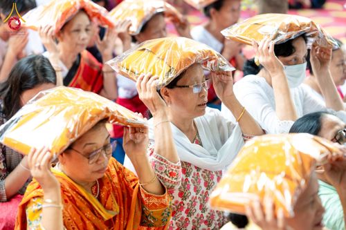 ภาพ No.176099:พิธีทอดผ้าป่าสมทบกฐิน ณ วัดพุทธคยา บานา วิหาร เมืองคยา รัฐพิหาร ประเทศอินเดีย โดยมูลนิธิธรรมกาย ในนามหลวงพ่อธัมมชโย  วันที่ 12 พฤศจิกายน พ.ศ. 2567