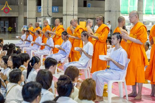 ภาพ No.230704:วันที่ 29 มิถุนายน พ.ศ.2568 พิธีตัดปอยผมและปลงผมนาคธรรมทายาท โครงการบรรพชาอุปสมบทหมู่ รุ่นเข้าพรรษา ณ วิหารคด วัดพระธรรมกาย