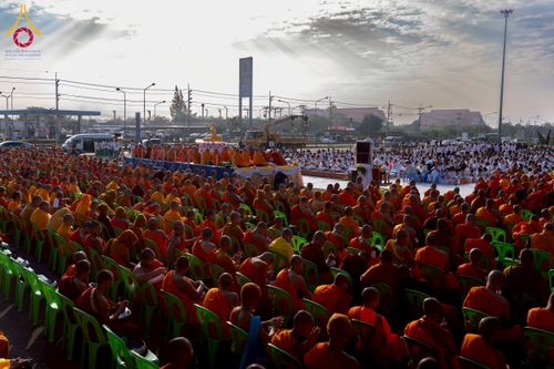 ภาพ No.276900:วันเสาร์ที่ 6 ธันวาคม พ.ศ. 2568 พิธีตักบาตรพระ 1,000 รูป อุทิศถวายพระราชกุศลสมเด็จพระนางเจ้าสิริกิติ์ พระบรมราชินีนาถ พระบรมราชชนนี พันปีหลวง และ ทำบุญเมืองลำปาง ครบรอบ 1,345 ปี ณ ลานพระบรมราชานุสาวรีย์สมเด็จพระนเรศวรมหาราชนครลำปาง อ.เกาะคา จ.ลำปาง