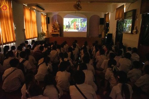 ภาพ No.184886:กิจกรรมวันรวมพลังเด็กดี V-Star ผู้นำฟื้นฟูศีลธรรมโลก กรุงเทพมหานคร ณ วัดมหาธาตุยุวราชรังสฤษฎิ์ราชวรมหาวิหาร กรุงเทพมหานคร ในวันที่ 13 ธันวาคม พ.ศ. 2567