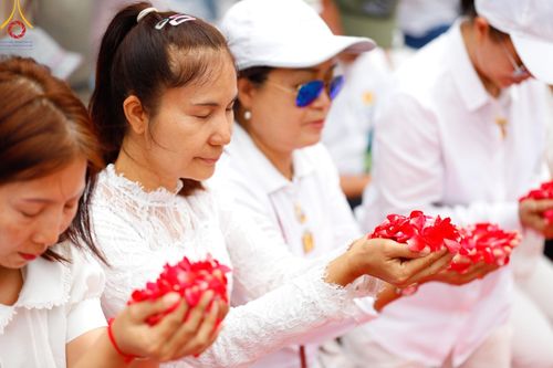 ภาพ No.128182:พิธีอัญเชิญพระบรมสารีริกธาตุ " ใจกลางเมืองนครหาดใหญ่ " เพื่อประดิษฐาน ณ มหารัตนเจดีย์สิริปทุมสวรรค์ (เจดีย์อริยพุทธะ 5 พระองค์) ศูนย์ปฏิบัติธรรมภาคใต้ อ.บางกล่ำ จ.สงขลา  วันที่ 9 มีนาคม พ.ศ.2567 (ชุดที่ 1)