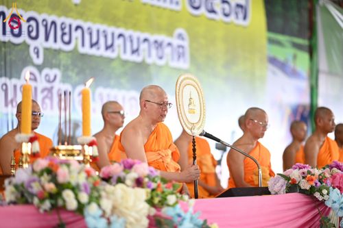 ภาพ No.162023:พิธีทอดผ้าป่า ในวันออกพรรษา ณ พุทธอุทยานนานาชาติ จังหวัดหนองคาย วันพฤหัสบดีที่ 17 ตุลาคม พ.ศ. 2567