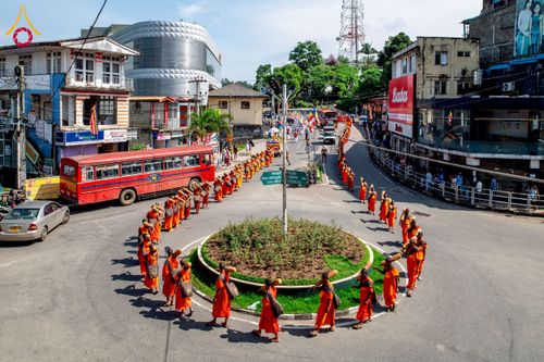 ภาพ No.226239:วันที่ 7-10 พฤษภาคม พ.ศ. 2568 โครงการเดินธรรมยาตรา สยาม-ลังกา ธรรมยาตรา ฉลองเทศกาลวิสาขบูชาแห่งชาติ ศรีลังกา บูชาธรรม 81 ปี หลวงพ่อธัมมชโย เมืองนูวราอิลิยา ประเทศศรีลังกา
