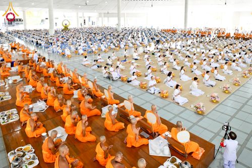 ภาพ No.217112:วันเสาร์ที่ 12 เมษายน พ.ศ. 2568 พิธีบุพเปตพลี ครั้งที่ 162 ร่วมอุทิศบุญแด่หมู่ญาติที่ล่วงลับไปแล้ว และพิธีถวายภัตตาหารเมนูสวรรค์ ณ หอฉันคุณยายอาจารย์ฯ วัดพระธรรมกาย