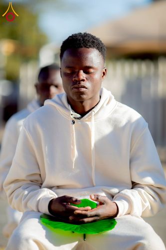 ภาพ No.231147:วันศุกร์ที่ 27 มิถุนายน พ.ศ. 2568 พิธีตัดปอยผมและพิธีปลงผมนาคธรรมทายาทแห่งทวีปแอฟริกา พ.ศ. 2568  โครงการบรรพชาอุปสมบทพระธรรมทายาทนานาชาติแห่งทวีปแอฟริกา ครั้งที่ 2 ณ วัดพระธรรมกายโจฮันเนสเบิร์ก สาธารณรัฐแอฟริกาใต้