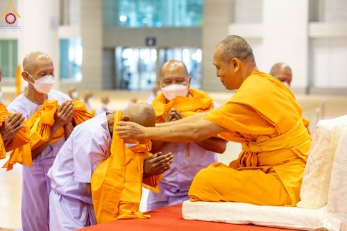 ภาพ No.101648:พิธีขอบรรพชา, พิธีขอสรณคมน์และศีล, พิธีถวายบาตร ในโครงการอุปสมบทหมู่ รุ่นบูชาธรรมมหาปูชนียาจารย์ ณ วัดพระธรรมกาย วันที่ 9 ธันวาคม พ.ศ. 2566