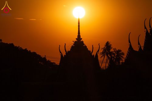 ภาพ No.197045:พระธรรมยาตราปฏิบัติธรรม และถ่ายภาพหมู่ประวัติศาสตร์ ณ วัดโบสถ์(บน) ตำบลบางคูเวียง อำเภอบางกรวย จังหวัดนนทบุรี ในโครงการธรรมยาตรา กตัญญูบูชา มหาปูชนียาจารย์ พระมงคลเทพมุนี(สด จนฺทสโร) พระผู้ปราบมาร อนุสรณ์สถาน 7 แห่ง ปีที่ 13 วันที่ 18 มกราคม พ.ศ. 2568