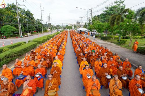 ภาพ No.229836:วันพฤหัสบดีที่ 26 มิถุนายน พ.ศ. 2568 พิธีตักบาตรพระ 1,165 รูป ฉลองก่อตั้งเมืองวานรนิวาส ครบรอบ 164 ปี ณ ถนนวานรนิวาส-อากาศอำนวย อ.วานรนิวาส จ.สกลนคร