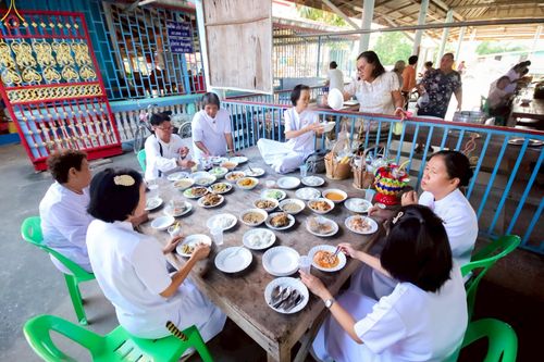 ภาพ No.262586:วันที่ 21 ตุลาคม พ.ศ. 2568 พิธีทอดกฐินสามัคคีทั่วไทย 30,000 วัด โดยคณะศิษยานุศิษย์ บูชาธรรม 81 ปี หลวงพ่อธัมมชโย ณ วัดกงไกรลาศ ต.กง อ.กงไกรลาศ จ.สุโขทัย