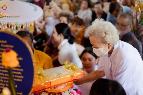 ภาพ No.92929:พิธีทอดกฐินสามัคคีทั่วไทย 5,000 วัด โดยคณะศิษยานุศิษย์วัดพระธรรมกาย  น้อมบูชาธรรม 79 ปี หลวงพ่อธัมมชโย  ณ วัดเตาปูน จ.ชลบุรี วันที่ 8 พฤศจิกายน พ.ศ. 2566