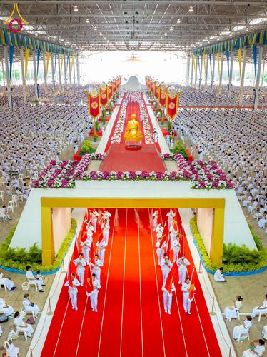 ภาพ No.215374:วันอาทิตย์ต้นเดือนที่ 6 เมษายน พ.ศ. 2568 ขบวนอัญเชิญผ้าป่าสมทบ มหาสังฆทาน 40,000 กว่าวัดทั่วประเทศ ณ สภาธรรมกายสากล วัดพระธรรมกาย