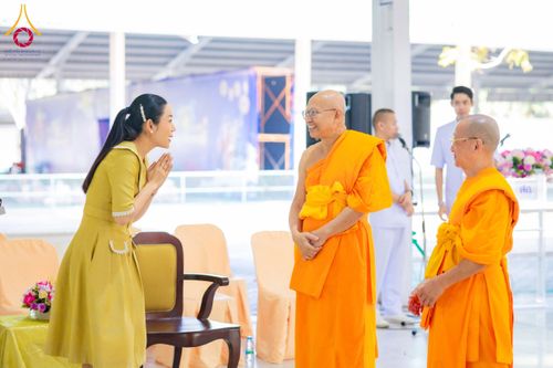 ภาพ No.193486:วัดพระธรรมกาย และ มูลนิธิธรรมกาย มอบของขวัญสนับสนุนงานวันเด็ก วันที่ 8 มกราคม พ.ศ. 2568 ณ อาคารโถงช้างฯ วัดพระธรรมกาย อ.คลองหลวง จ.ปทุมธานี