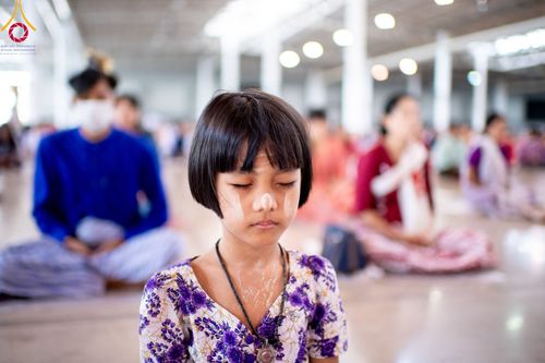 ภาพ No.99712:พิธีปฏิบัติธรรมและพิธีบูชาข้าวพระ ในวันอาทิตย์ต้นเดือนที่ 3 ธันวาคม พ.ศ. 2566 ณ สภาธรรมกายสากล วัดพระธรรมกาย จ.ปทุมธานี