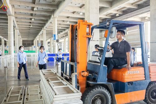 ภาพ No.60507:V.38 ทุ่มพลังเพื่อพ่อครบ 80 ปี ภาพการเตรียมงานของหน่วยงานต่างๆ เพื่อพิธีฉลองอายุวัฒนมงคล 80 ปี หลวงพ่อธัมมชโย และรับถวายมหาสังฆทาน 10,000 กว่าวัดทั่วประเทศ ในวันคุ้มครองโลก วันจันทร์ที่ 22 เมษายน พ.ศ. 2567