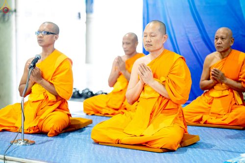 ภาพ No.235304:วันที่ 27 กรกฎาคม พ.ศ. 2568 พิธีตักบาตรฉลองพระใหม่ โครงการบรรพชาและอุปสมบทมู่รุ่นเข้าพรรษา ณ วัดพระธรรมกาย