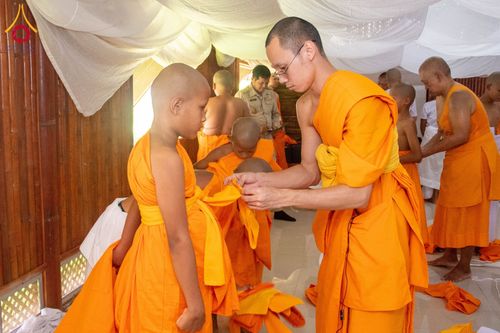 ภาพ No.58547:โครงการบรรพชาสามเณร ภาคฤดูร้อน เฉลิมพระเกียรติพระบาทสมเด็จพระเจ้าอยู่หัว เนื่องในโอกาส พระราชพิธีมหามงคลเฉลิมพระชนมพรรษา 6 รอบ 28 กรกฎาคม พ.ศ. 2567 ระหว่างวันที่ 20 เมษายน ถึง 6 พฤษภาคม 2567 ณ วัดกลางธนรินทร์ (ธรรมอุทยานบ้านแป้ง)