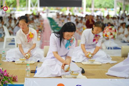 ภาพ No.144267:พิธีตักบาตรพระใหม่  โครงการบรรพชาอุปสมบทหมู่ ธรรมทายาทนานาชาติ (ภาษาจีน) ณ อาคารโถงช้าง วัดพระธรรมกาย วันอาทิตย์ที่ 14 กรกฎาคม พ.ศ. 2567