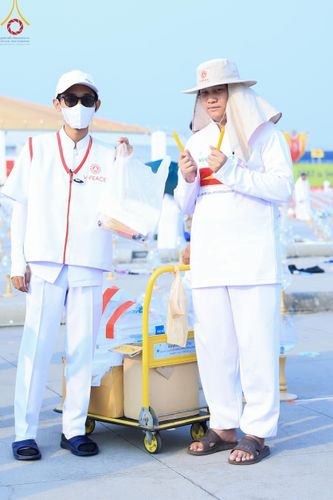 ภาพ No.122600:V.24 ใกล้ชนะ การเตรียมงาน เก็บงาน การรับบุญของเจ้าหน้าที่หน่วยงานต่างๆ เพื่อโครงการธรรมยาตรา กตัญญูบูชา มหาปูชนียาจารย์ พระมงคลเทพมุนี (สด จนฺทสโร) พระผู้ปราบมาร อนุสรณ์สถาน 7 แห่ง ปีที่ 12 ระหว่างวันที่ 2 - 31 มกราคม พ.ศ. 2567