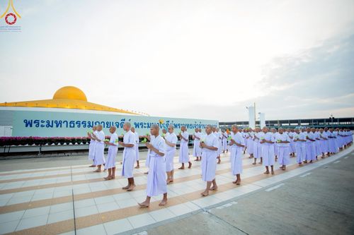 ภาพ No.214936:วันเสาร์ที่ 5 เมษายน พ.ศ. 2568 พิธีเวียนประทักษิณรอบพระมหาธรรมกายเจดีย์  พิธีวันทาเจดีย์ พิธีขอขมาและมอบผ้าไตร ในโครงการบรรพชาสามเณรฟื้นฟูพระพุทธศาสนาทั่วไทย , โครงการหน่อแก้วเปรียญธรรม รุ่นที่ 13 ,  โครงการสามเณรยุวธรรมทายาท รุ่นที่ 33 , โครงการสามเณรมั