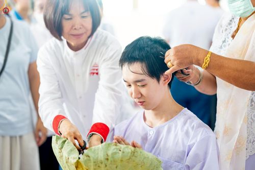 ภาพ No.228609:วันอังคารที่ 10 มิถุนายน พ.ศ. 2568 (วันพระ ขึ้น 15 ค่ำ เดือน 7) พิธีบุพเปตพลี ครั้งที่ 165 อุทิศบุญแด่หมู่ญาติที่ล่วงลับไปแล้ว และสืบทอดอายุพระพุทธศาสนา ณ หอฉันคุณยายอาจารย์ฯ วัดพระธรรมกาย