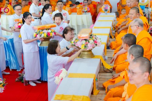 ภาพ No.174010:พิธีทอดกฐิน ศูนย์เบญจธรรม จ.ปทุมธานี ในโครงการกฐินสามัคคีทั่วไทย 30,000 วัด บูชาธรรม 80 ปี หลวงพ่อธัมมชโย โดยคณะศิษยานุศิษย์วัดพระธรรมกาย วันที่ 11 พฤศจิกายน พ.ศ. 2567