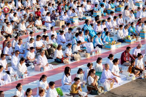 ภาพ No.250527:วันพุธที่ 8 ตุลาคม พ.ศ. 2568 พิธีตักบาตรเทโวโรหณะ ณ ลานธรรมปทุมรัตน์ธรรมเจดีย์ พุทธอุทยานนานาชาติ อ.โพนพิสัย จ.หนองคาย