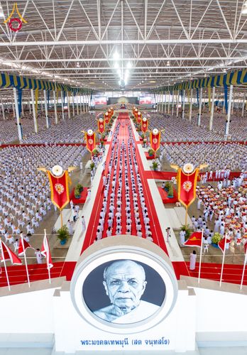 ภาพ No.134289:พิธีทอดผ้าป่าสมทบ มหาสังฆทาน 10,000 วัด ทั่วไทย วันอาทิตย์ต้นเดือนที่ 7 เมษายน พ.ศ.2567 ณ ห้องแก้วสารพัดนึก 1 สภาธรรมกายสากล  วัดพระธรรมกาย จ.ปทุมธานี