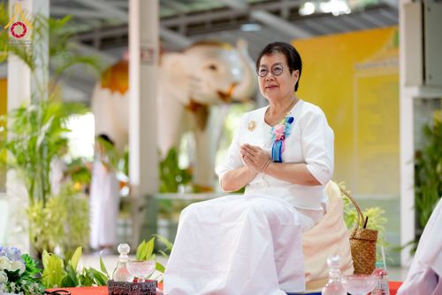 ภาพ No.61243:พิธีตักบาตรฉลองพระใหม่ รุ่นบูชาธรรมโครงการ 1-2 โครงการบรรพชาอุปสมบทหมู่ธรรมทายาท บูชาธรรมหลวงพ่อธัมมชโย 80 ปี ณ โถงช้างสำนักงานใหญ่ วัดพระธรรมกาย วันที่ 20 เมษายน พ.ศ. 2567