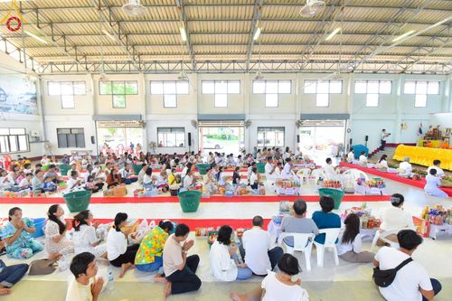 ภาพ No.217545:วันอาทิตย์ที่ 13 เมษายน พ.ศ. 2568 พิธีตักบาตรฉลองสามเณรใหม่ ศูนย์ปฏิบัติธรรมเขาคิชฌกูฏ โครงการบรรพชาสามเณรภาคฤดูร้อน