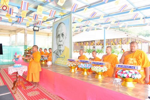 ภาพ No.104651:ทอดผ้าป่าสามัคคี เพื่อสมทบทุนสร้างหอฉัน ๑๑๓ ปี คุณยายอาจารย์มหารัตนอุบาสิกาจันทร์ขนนกยูง ครั้งที่ ๗ ในวันอาทิตย์ ที่ ๒๘ เมษายน พ.ศ. ๒๕๖๗ ณ ศูนย์การศึกษาจอมบึง ต.รางบัว อ.จอมบึง จ.ราชบุรี