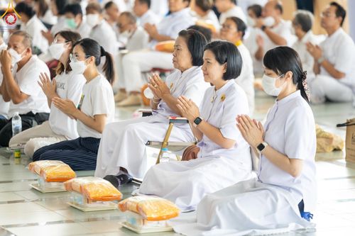 ภาพ No.122853:พิธีสวดพระพุทธมนต์ พิธีทอดผ้าบังสุกุล และพิธีถวายภัตตาหาร เป็นสังฆทานแด่พระภิกษุ สามเณร เนื่องในวันมหาปูชนียาจารย์ วันเสาร์ที่ 3 กุมภาพันธ์ พ.ศ. 2567 ณ หอฉันคุณยายอาจารย์ฯ วัดพระธรรมกาย