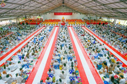 ภาพ No.228126:วันอาทิตย์ที่ 8 มิถุนายน พ.ศ. 2568 พิธีตักบาตรพระ 500 รูป ปีที่ 10 ณ ธุดงคสถานล้านนา อำเภอสันทราย จังหวัดเชียงใหม่