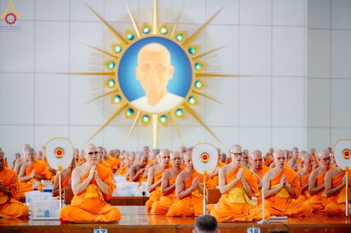 ภาพ No.177357:พิธีถวายภัตตาหารเมนูสวรรค์ และพิธีบุพเปตพลี ครั้งที่ 158 ร่วมอุทิศบุญแด่หมู่ญาติที่ล่วงลับไปแล้ว และสืบทอดอายุพระพุทธศาสนา ณ วัดพระธรรมกาย วันที่ 30 พฤศจิกายน พ.ศ.2567 (วันพระ แรม 15 ค่ำ เดือน 12)